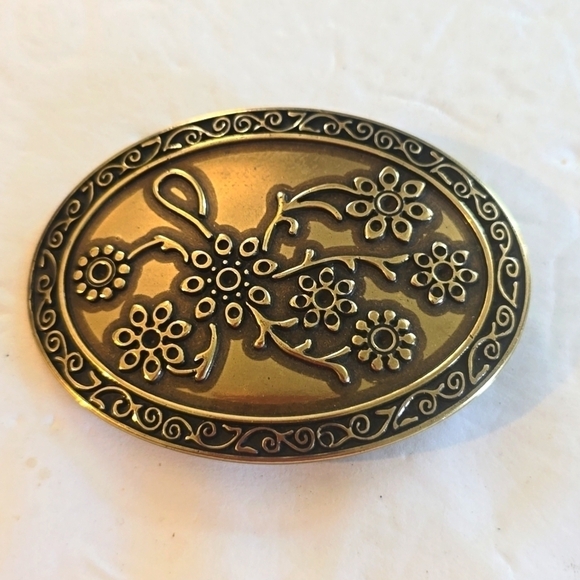 Vintage Accessories - Vintage Brass floral belt buckle Excellent Condition Sz.Medium